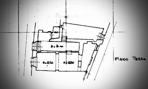 Foto Locale commerciale a Massa Centro di 104 m² con 5 locali in vendita