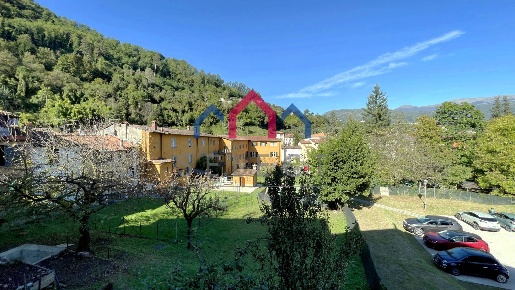 Foto Case semi ndipendenti a Gallicano Centro di 133 m² con 4 locali