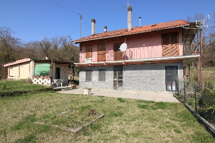 Foto Appartamento in Aprato, Baldissero d'Alba con 5 locali in vendita