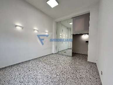 Foto Locale commerciale in Viale Teracati, Siracusa con 1 locali in affitto