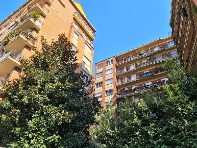 Foto Box in VIA GIUSEPPE GOVENE 56, Milano Cenisio con 1 locali in vendita