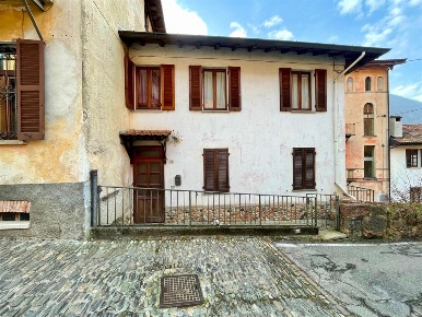 Foto Casa indipendente in Via tabacchi, Valganna Ganna di 130 m² in vendita