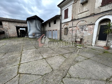 Foto Casa indipendente in VIA DEI  MILLE, Bozzolo di 456 m² con 14 locali