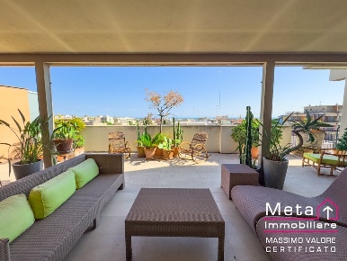 Foto Attico in Via Aldo Moro, Bisceglie di 335 m² con 5 locali in vendita