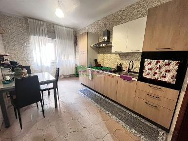 Foto Appartamento in Via delle Querce, Comiso Centro di 120 m² con 5 locali