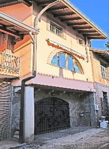 Foto Case semi ndipendenti a Tradate di 88 m² in vendita