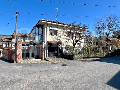 Foto Casa indipendente in Frazione Vergne, Barolo Vergne di 95 m²