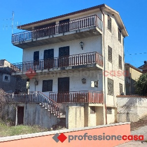Foto Casa indipendente in Via Cotropagno snc, Veroli di 180 m² con 7 locali