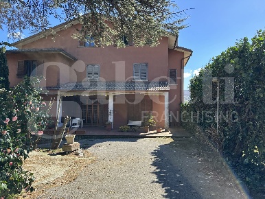 Foto Villa singola in Via Cotrada Cretazzo 7, Avellino di 590 m² in vendita