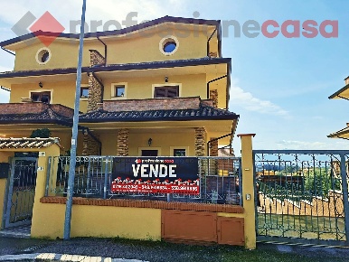 Foto Villa bifamiliare in Viale leonardo 18, Piedimonte San Germano Centro