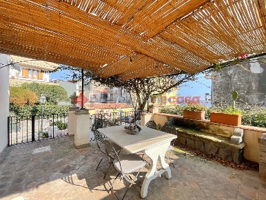 Foto Appartamento in Via Provinciale 48, Aci Castello Centro di 85 m²