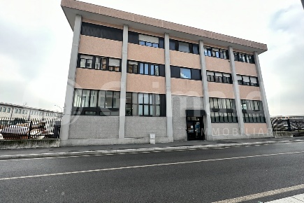 Foto Ufficio in Via Ernesto Teodoro Moneta 43, Milano Affori di 133 m²