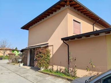 Foto Villa unifamiliare a Brugnera Centro di 150 m² con 7 locali in vendita