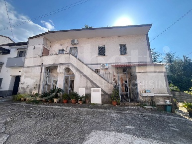 Foto Casa indipendente in Ugo Lo Sordo, Pastorano di 95 m² con 10 locali