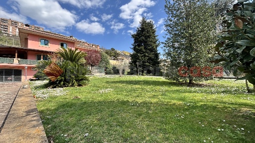 Foto Villa unifamiliare in Via Aldo moro 1, Alatri di 785 m² con 5 locali