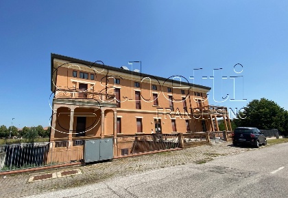 Foto Hotel in Luppi, Jolanda di Savoia Centro di 1910 m² con 50 locali