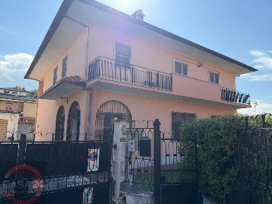 Foto Villa unifamiliare in Strada Carrara, Latina Latina Scalo di 275 m²