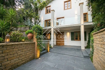 Foto Casa indipendente in VIA DI CAPEZZANO, Pietrasanta di 165 m²