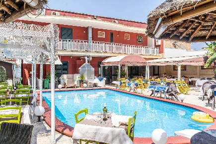 Foto Hotel in Via Quintino Pisanò 18, Nardò Villaggio Boncore di 64276 m²