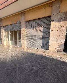 Foto Locale commerciale a Triggiano di 100 m² con 1 locali in vendita