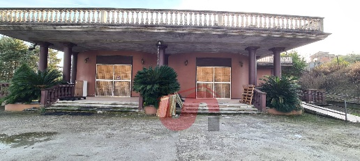 Foto Locale commerciale in Contrada San Chirico, Benevento di 350 m²