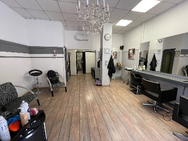 Foto Attività commerciale in Via Santa Caterina 27, Legnano di 60 m²