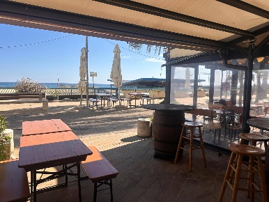 Foto Negozio in via lungomare 15, Taggia Centro di 56 m² con 1 locali