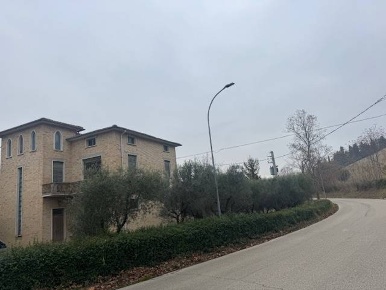 Foto Casa indipendente a Montalto delle Marche di 200 m² con 7 locali