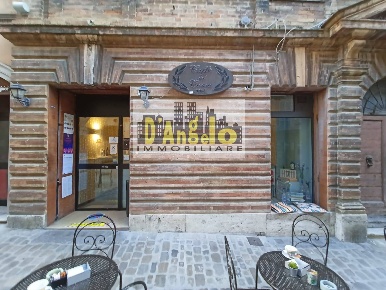 Foto Bar in Corso Serpente Aureo 77, Offida Centro di 81 m² in vendita