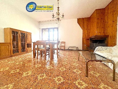 Foto Appartamento in contrada ponte vezzola, Teramo Centro di 128 m²