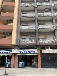 Foto Locale commerciale in Via Giulio Petroni 43/F, Bari Carrassi di 60 m²