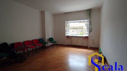 Foto Ufficio in via vittorio emanuele, Santa Maria Capua Vetere di 200 m²