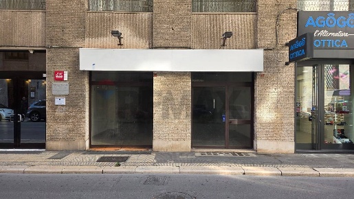Foto Locale commerciale in Via Andrea Da Bari 30, Bari Murat di 220 m²