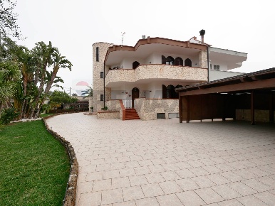 Foto Villa unifamiliare in Strada Detta Della Marina 86, Bari San Giorgio