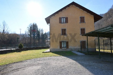 Foto Appartamento in VIA RONCAGLIA ENTRO 76, San Giovanni Bianco di 120 m²