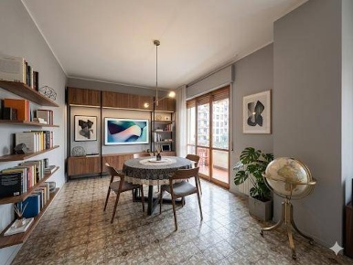 Foto Appartamento in Via Val Cismon 7, Monza Triante di 151 m² con 4 locali