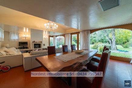 Foto Villa unifamiliare a Gaiarine Centro di 520 m² con 8 locali in vendita