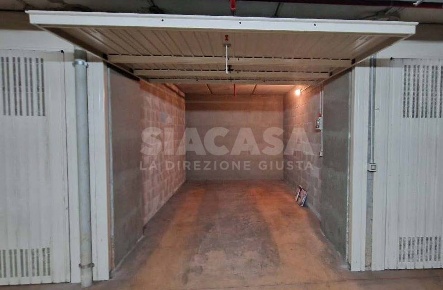 Foto Magazzino in via tonale 1, Vimercate Semicentro di 13 m² con 1 locali