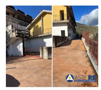 Foto Villa a schiera in Via Roma, Lenola Centro di 90 m² con 4 locali