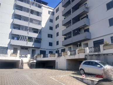 Foto Locale commerciale a Messina Annunziata Bassa di 65 m² con 2 locali