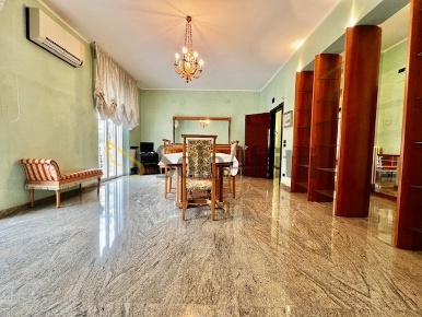 Foto Appartamento in Viale Antonio Salandra 38, Bari Picone di 120 m²