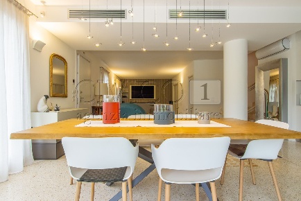 Foto Villa bifamiliare a Vicenza di 380 m² con 12 locali in vendita