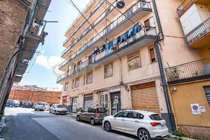 Foto Appartamento in Via Catania 42, Enna Centro di 141 m² con 7 locali