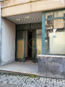 Foto Locale commerciale a Belpasso Centro di 139 m² in vendita