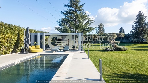 Foto Villa unifamiliare in Via Mario Mattoli, Roma Vallerano di 300 m²