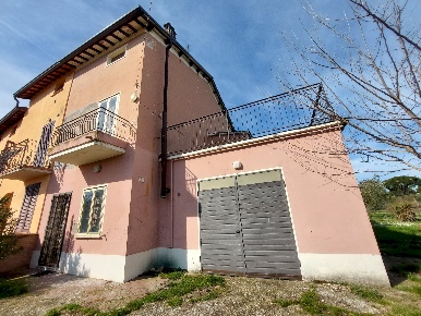 Foto Casa indipendente a Imola Centro Storico di 257 m² con 6 locali