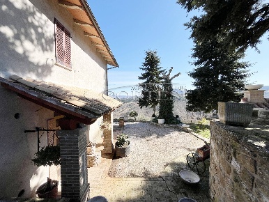 Foto Appartamento in Loc. Romeggio, Umbertide di 100 m² con 3 locali