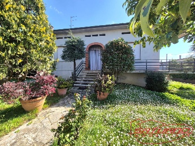 Foto Villa unifamiliare a Capannori Camigliano di 130 m² con 5 locali