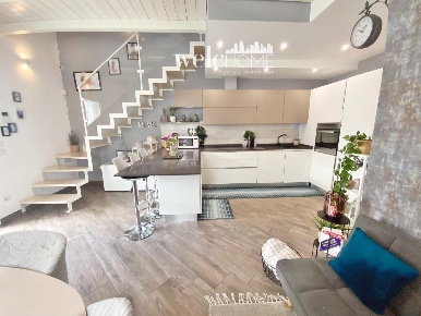 Foto Villa unifamiliare a Prato Cafaggio - Grignano di 112 m² con 6 locali