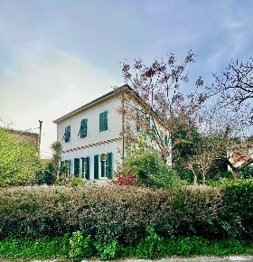 Foto Villa unifamiliare a Lucca Nozzano - Arliano di 250 m² con 10 locali